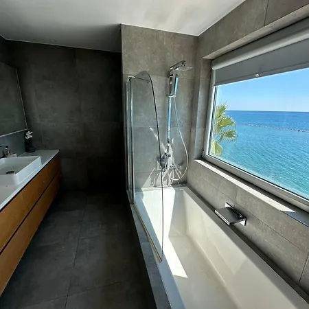 Sea Luxury Λεμεσός